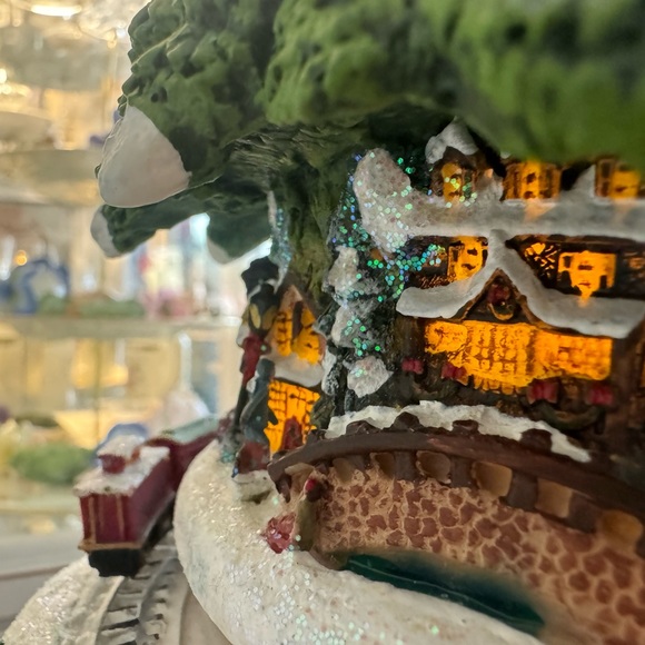 Thomas Kinkade Wonderland Express Christmas Tabletop Tree and Moving Trains - Picture 16 of 17